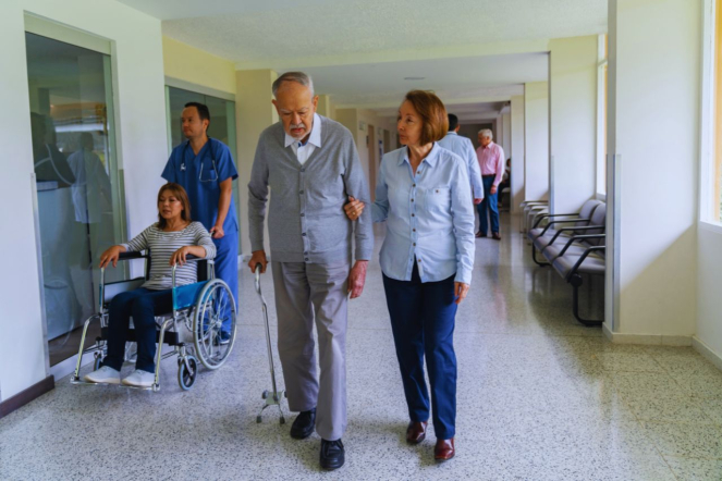 ¿Cómo atender a una persona mayor convaleciente?