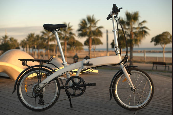 Uso bicicleta electrica plegable para mejorar la salud