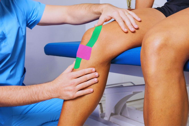 El proceso de rehabilitación deportiva tras una operación de rodilla en atletas