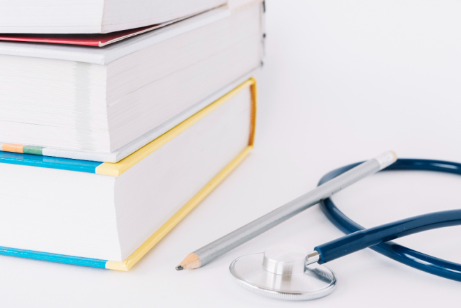 Las traducciones médicas requieren precisión formación específica y revisión profesional constante